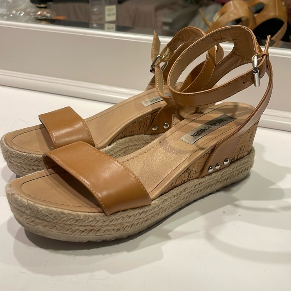 PLATFORM WEDGES SANDAL brand: Steve Madden